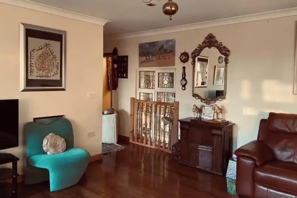 Apartment - Sleeps 4 - Parking - Balcony - Garden