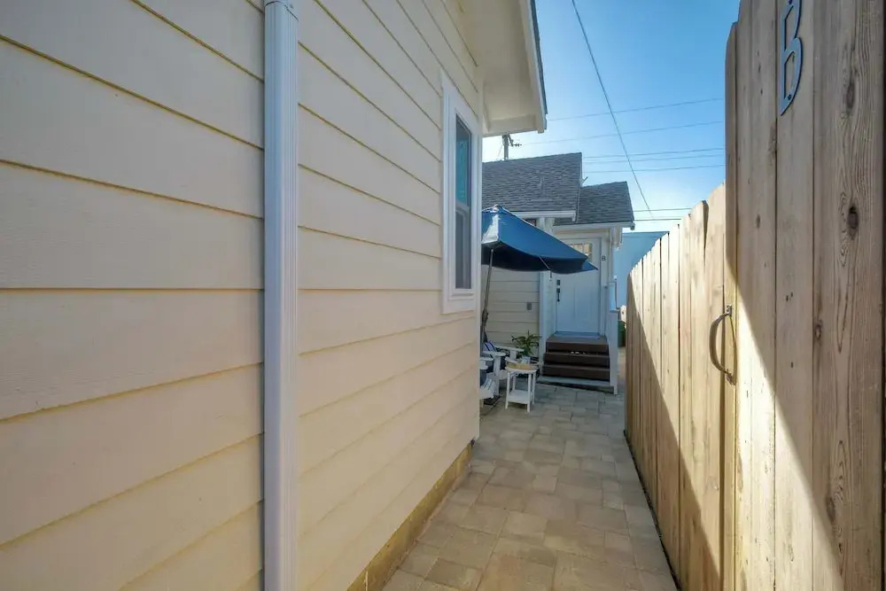 Monarch Cove - Unit B  For 2ppl