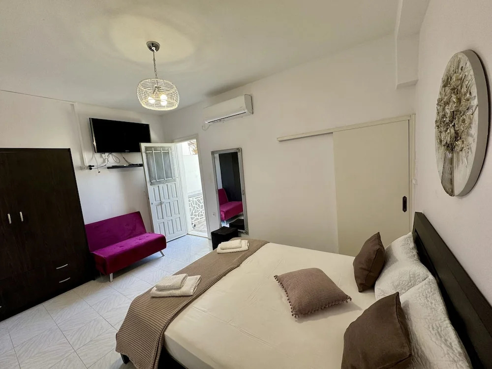 Sunshine Bay Suites