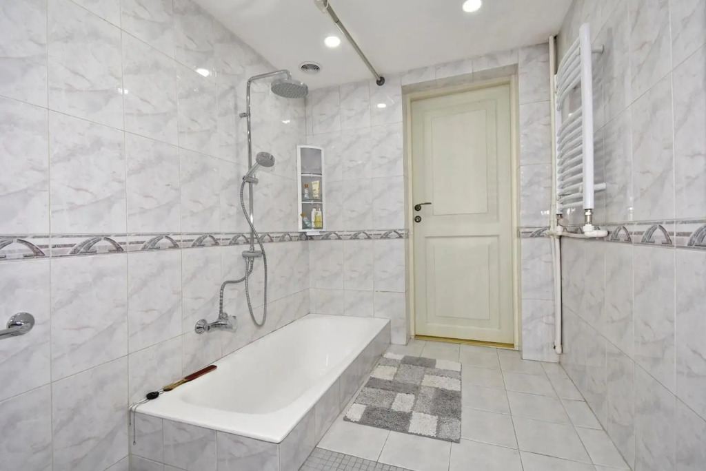 Khanjyan street, 3 bedrooms Duplex, Spacious apartment for rent DXA344
