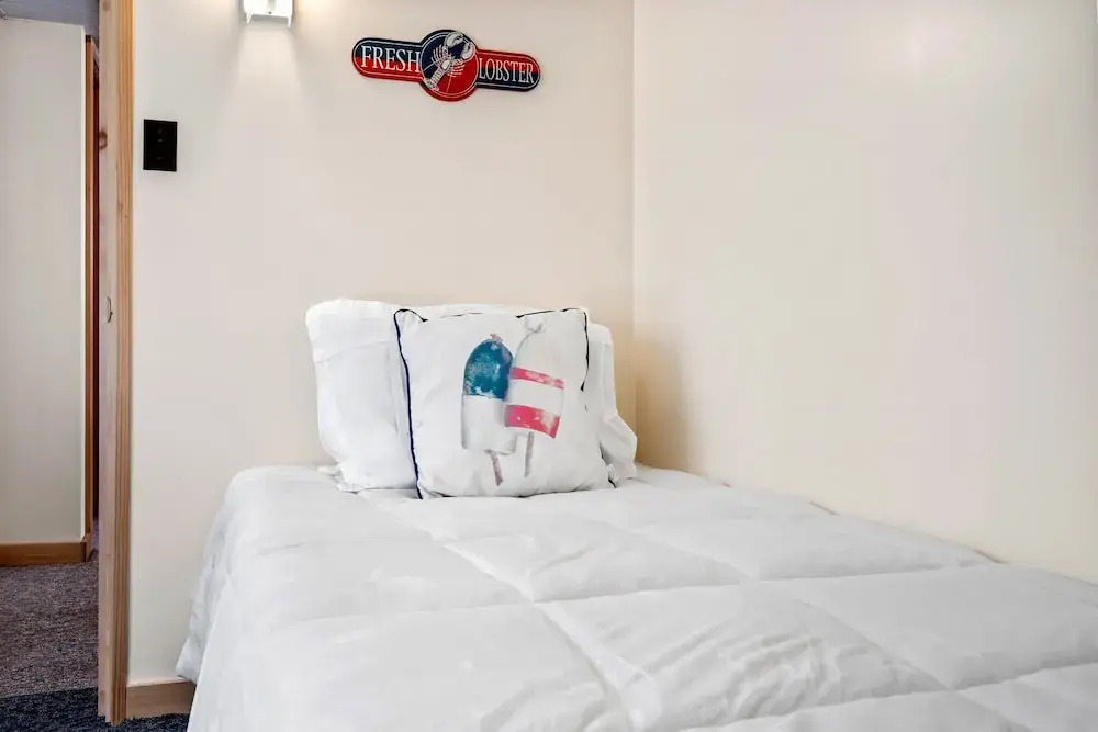 Beachfront Pet Friendly Sleeps 15 Bbq!