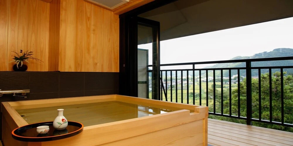 Yamanaka Onsen Hanatsubaki