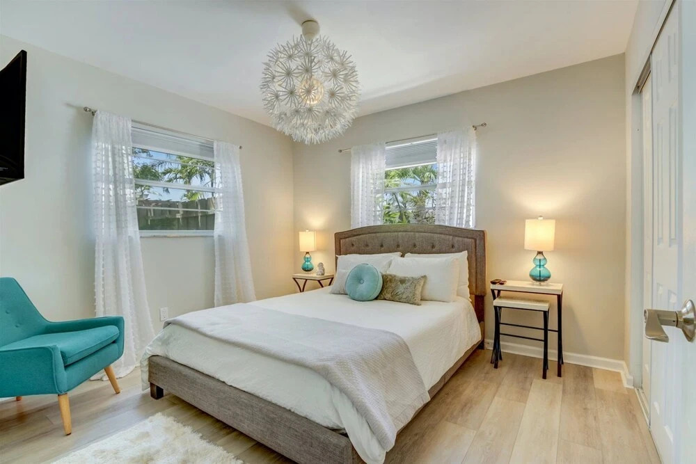 Woodridge - Private & Sanitized, Perfect for Social Distancing & Working From Home. Private Pool, Pet Friendly. Discounted During Pandemic. Super-host Support