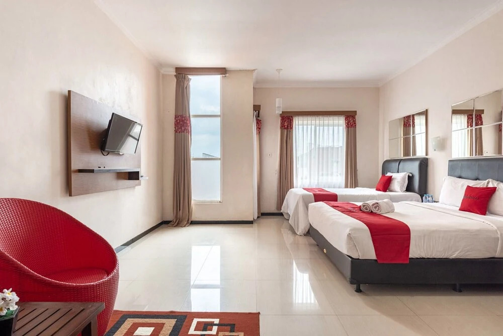 Hasanah Guesthouse by RedDoorz