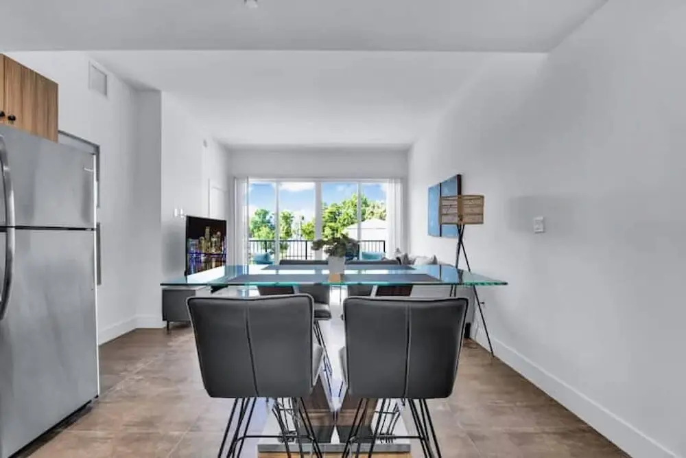Impeccable 2 Bed Queen Suite Parking N Elevator