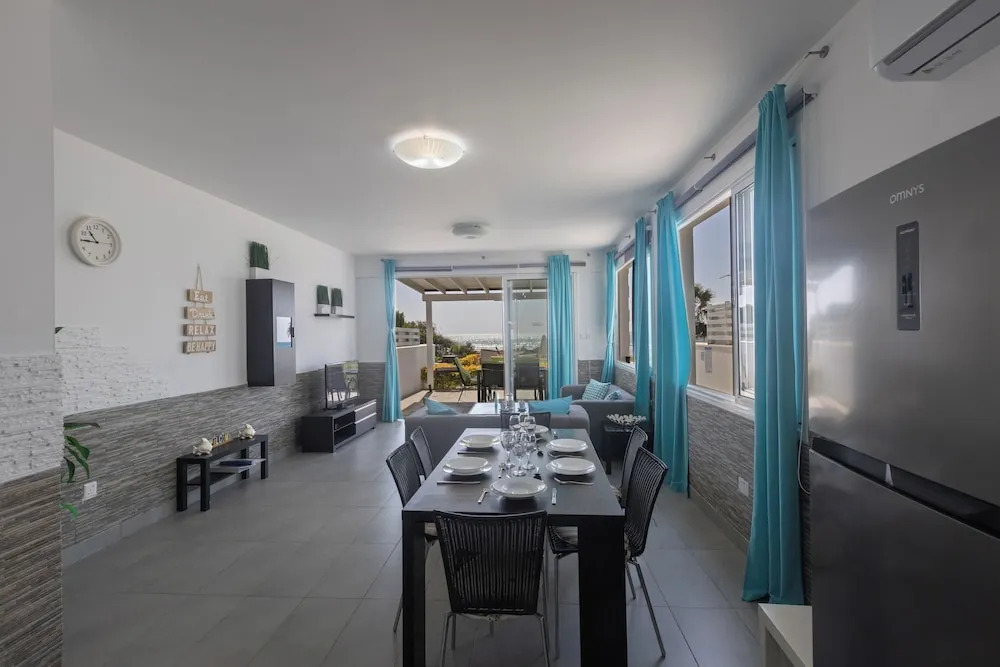 Villa Suri, Luxury Seafront Villa