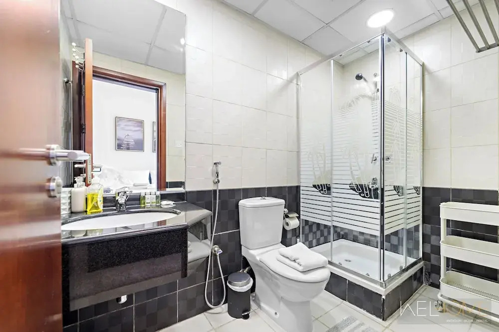 WelHome - Stunning High-Rise with Canal View Near MarinaMall