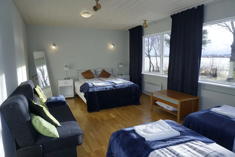 Hlíðarból Guesthouse