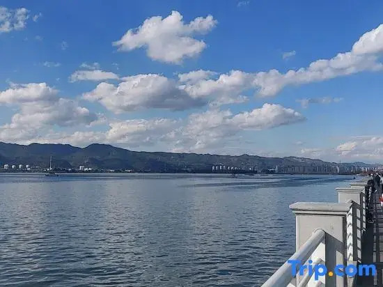 Zhishang Collection Hotel (Kunming Shiji Jinyuan Dadou Motian Shopping Center)