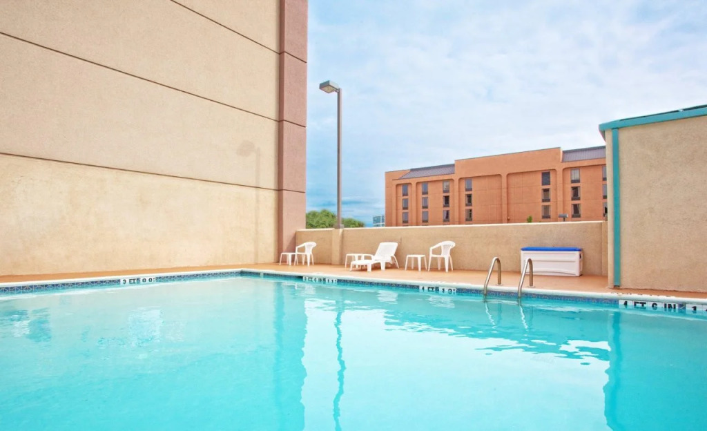 Holiday Inn Express & Suites Atlanta Perimeter Mall Hotel by IHG