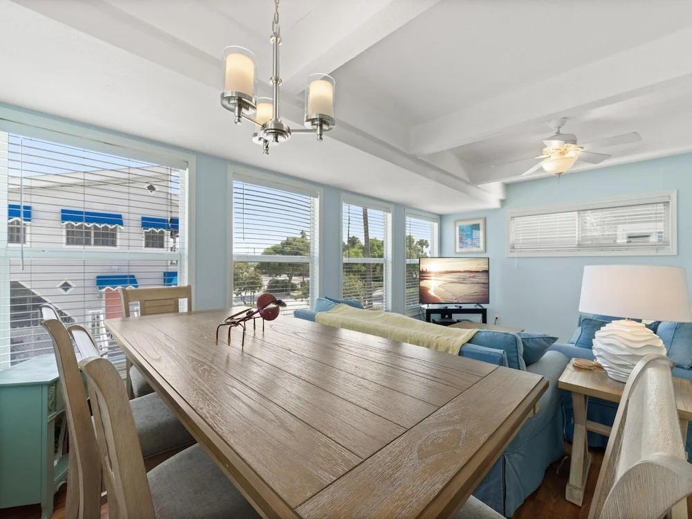 Sunset Beach House by Vtrips