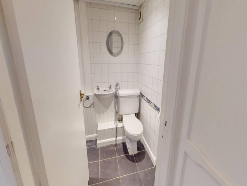 Comfort Stay Slough 3BR Home for Groups Families