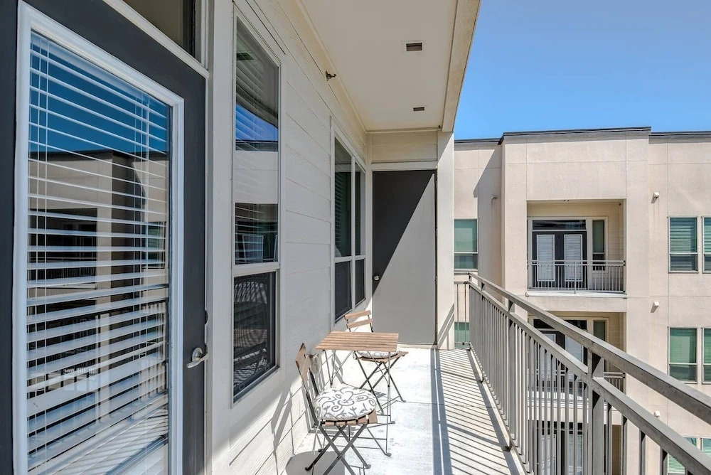 Brand NEW Modern Condo Pool Very Quiet & Safe