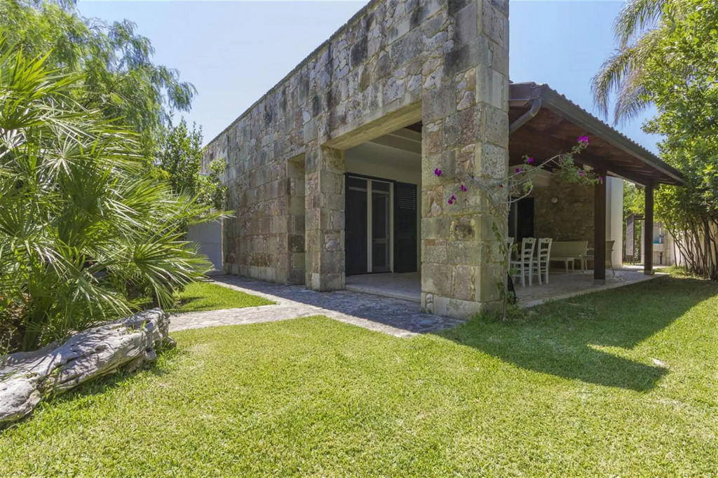Villa with garden in Torre dell'Orso-Villa Ray