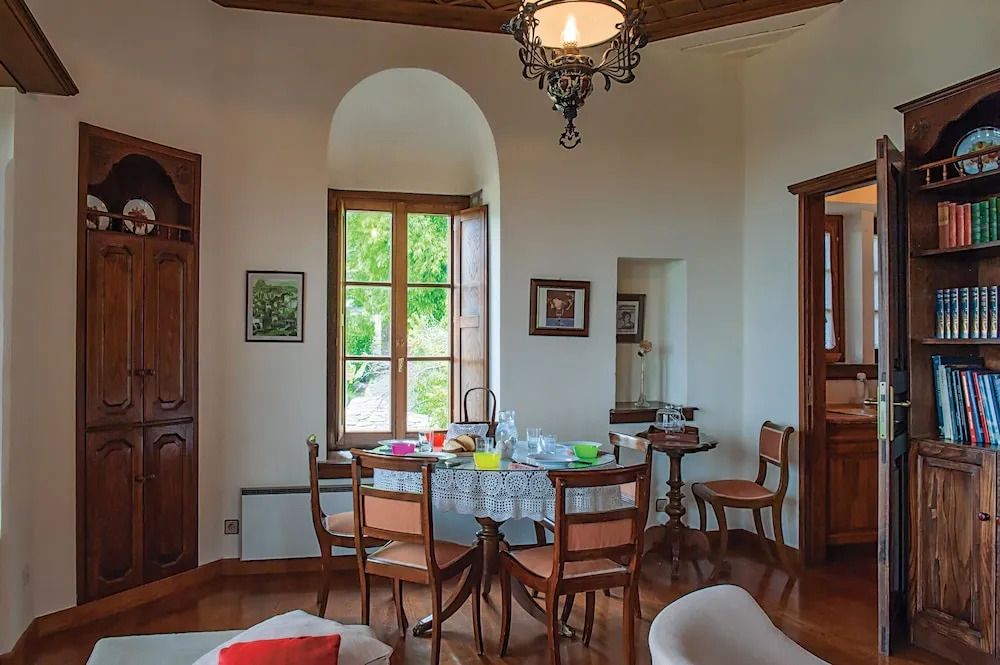 The Fountainhead Historic Chalet by JJ