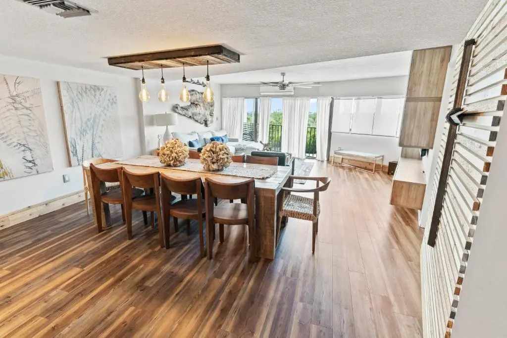 TOWER 2 MASTER SUITEs, 2 KINGS BEDS, MARINA