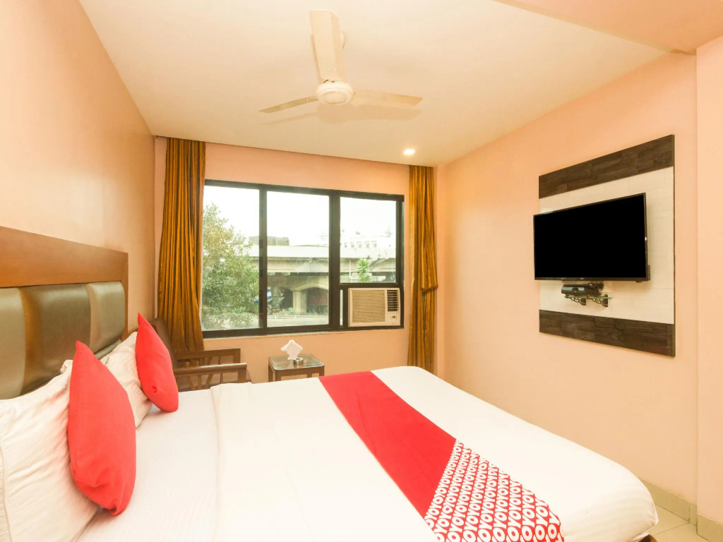OYO 7727 Hotel Sarovar Grand