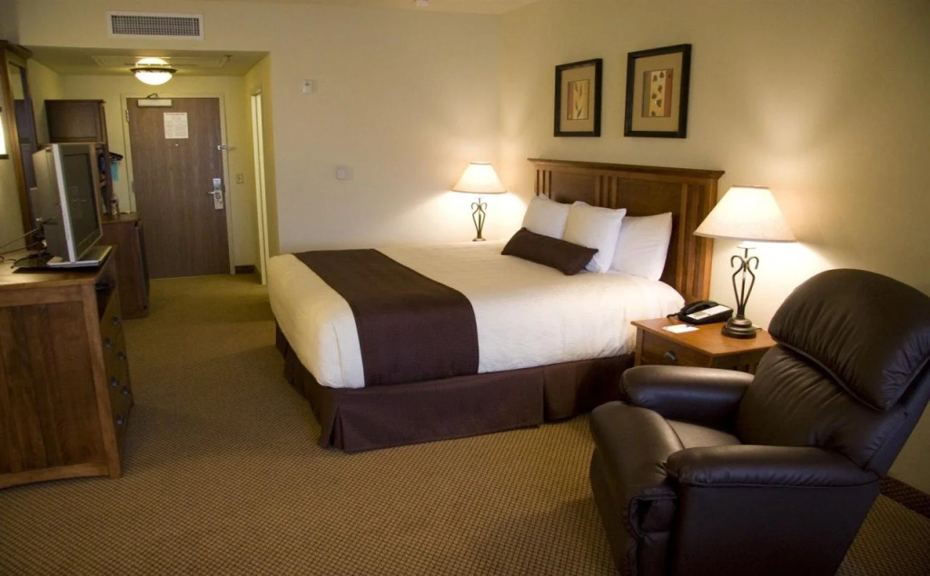 Casper C'mon Inn Hotel & Suites