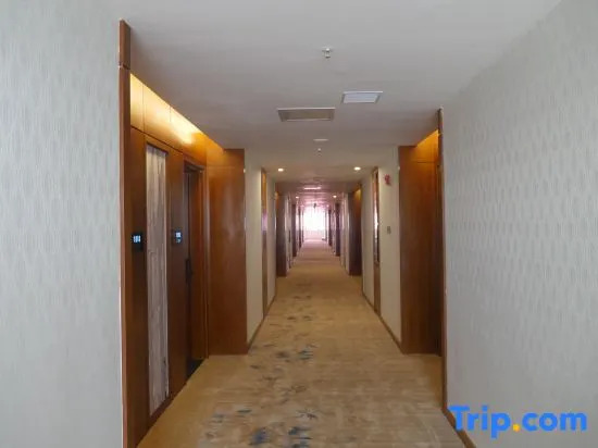 Zhuhai Art Exhibition International Hotel (Mingzhu Station Sam's Club)