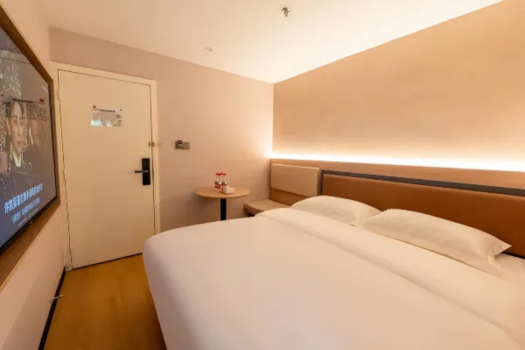 Yuezhi Light Hotel(Guangzhou Eastern Railway Station Yantang Metro Station Store)