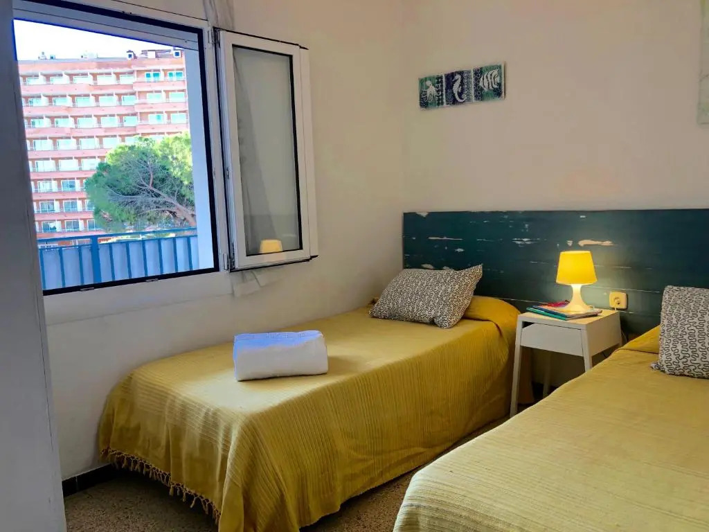 APARTAMENTOS AQUARIUM. 150 METROS PLAYA