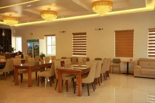 Khách sạn Hải Quân - The Marine Hotel
