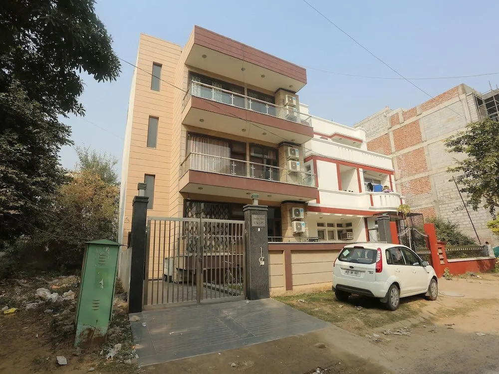OYO 22867 Crystal Residency