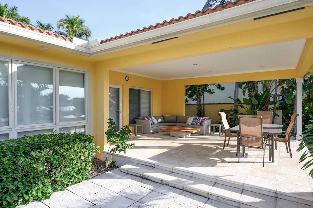 King Of Las Olas Waterway W/ Private Pool & Dock 5 Bedroom Home