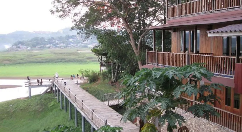 Ponnatee Resort
