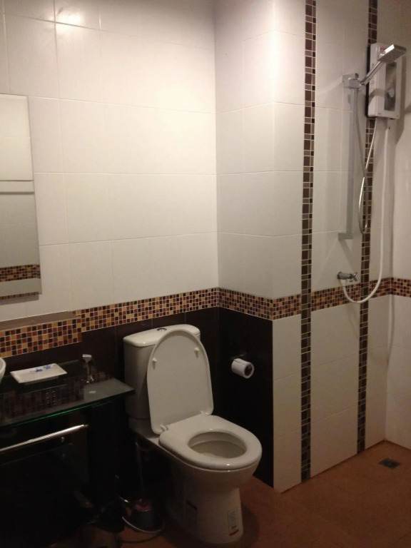 Benjamas Place Hotel