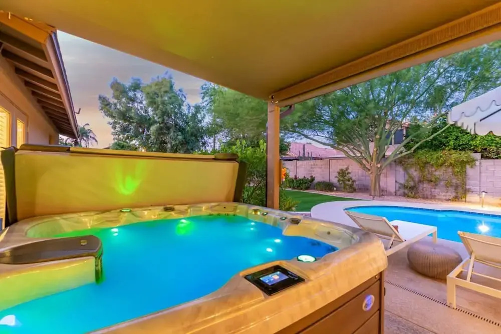 Greenway Oasis Heated Pool Spa Mural Putt Grn