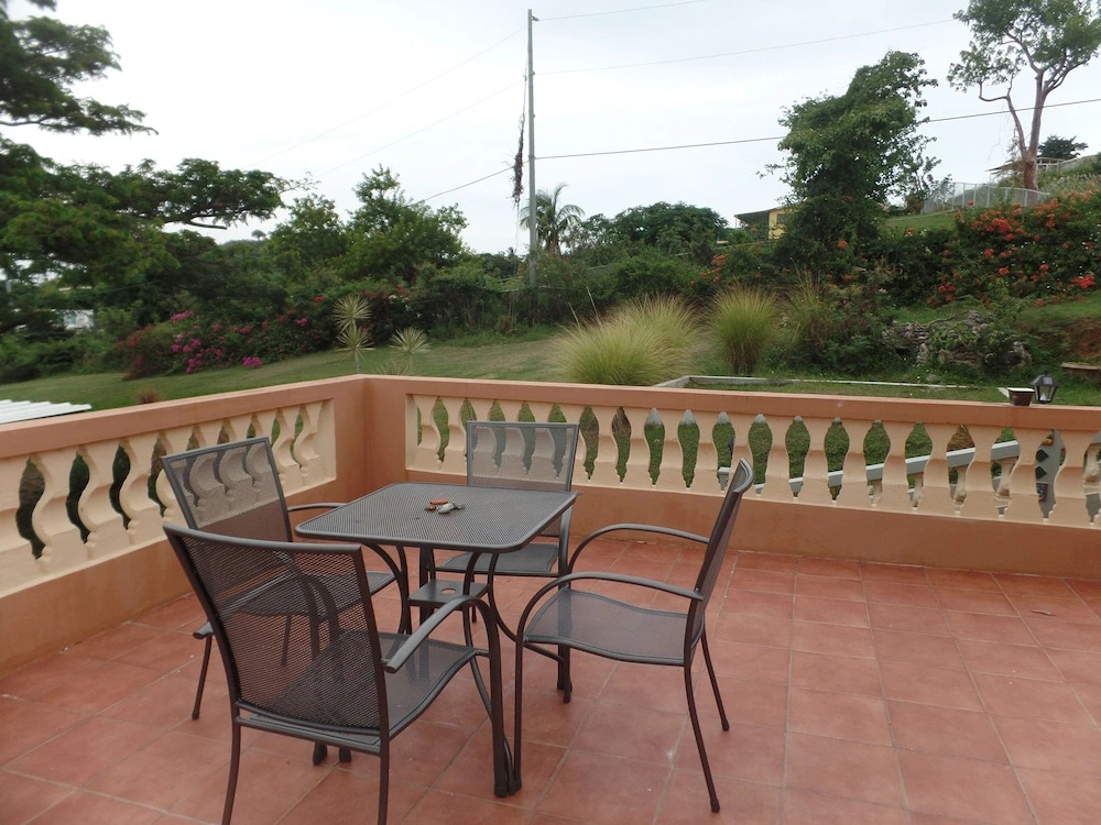 Isla Hermosa Guesthouse