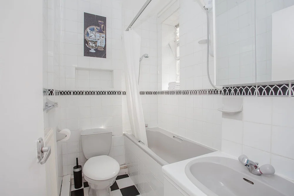 Bright 2 Bedroom Apartment Near Regents Park