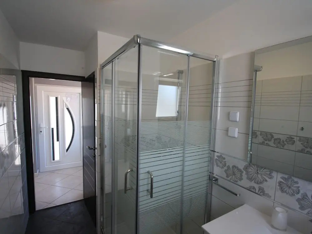 Beautiful Modern Apartment For Up To 5 Persons With Stunning Sea View
