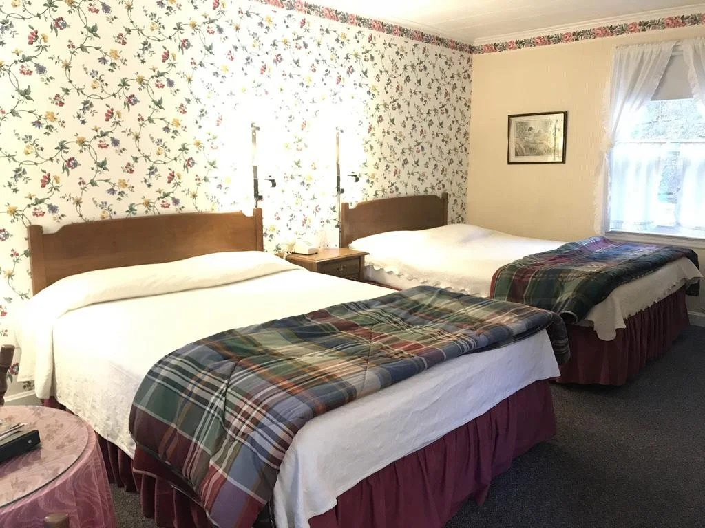 1896 House Inn & Country Lodgings