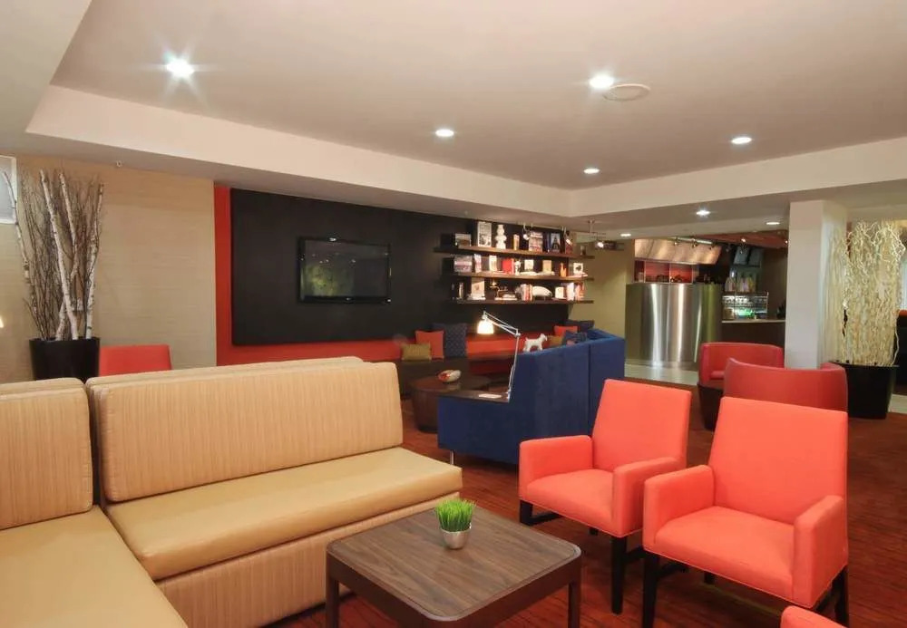 Courtyard by Marriott Chicago Bloomingdale