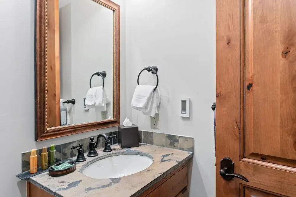 Grand Lodge - 3 Bedroom Deluxe #206 - Ski-in/out 3 Condo