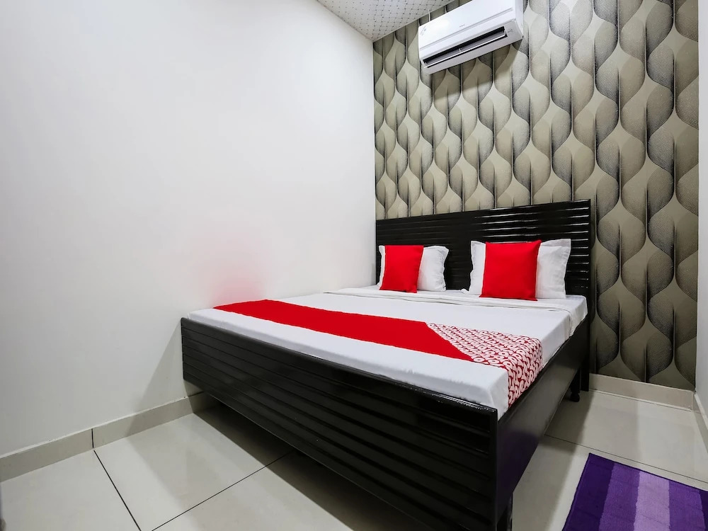 Spot On 47204 Royal Guest House