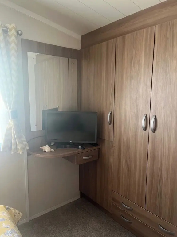 2-bed Cabin, Sleeps 4 in Cayton Bay