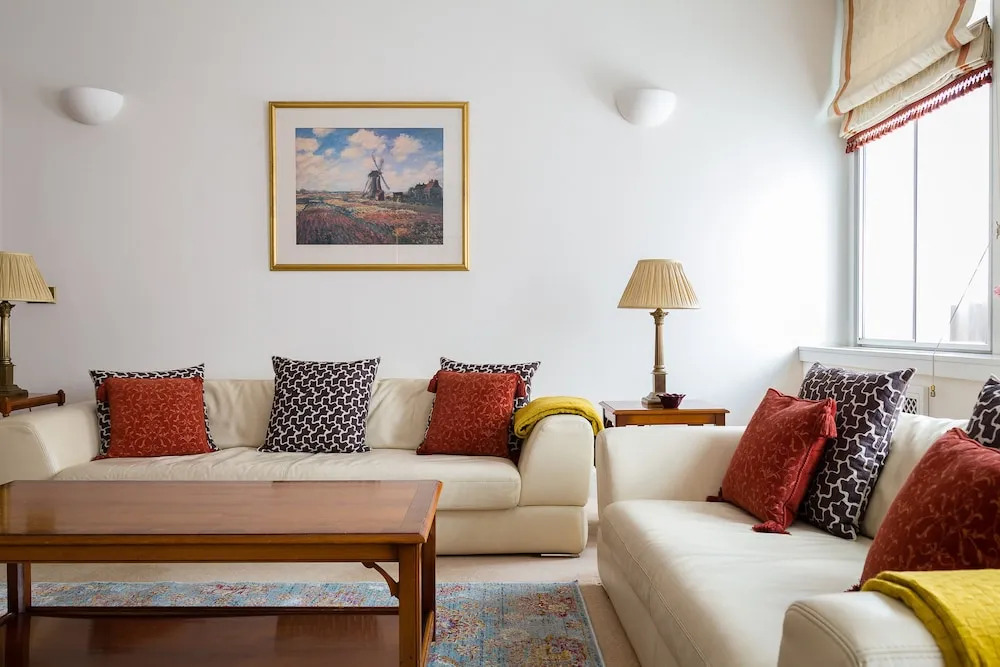 2-bed 2-bath Next to Park Lane