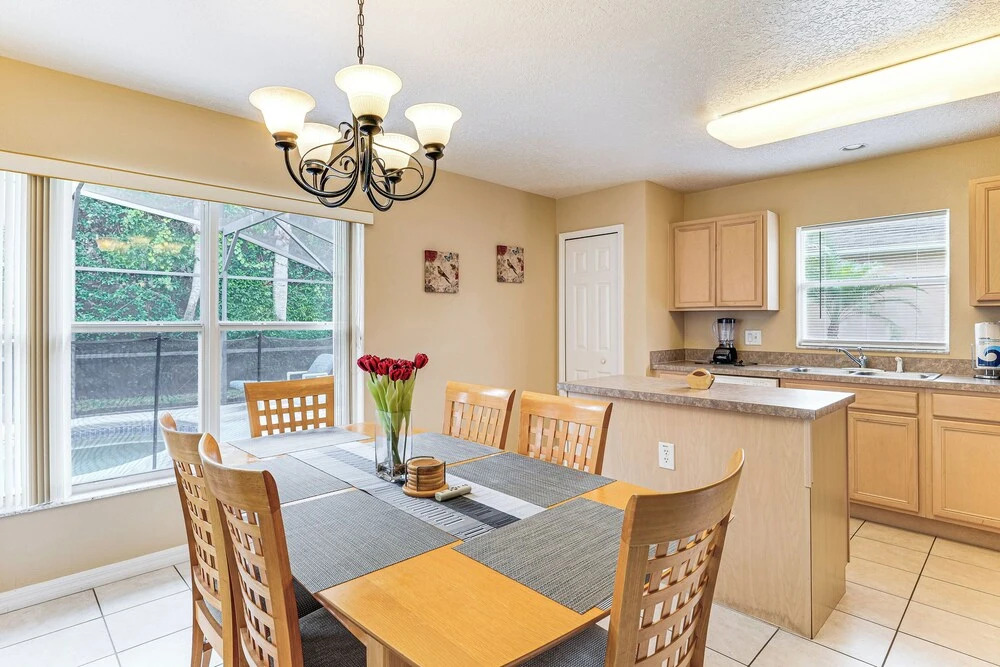 11 Mi to Disney! Family Haven w/ Poolside Oasis