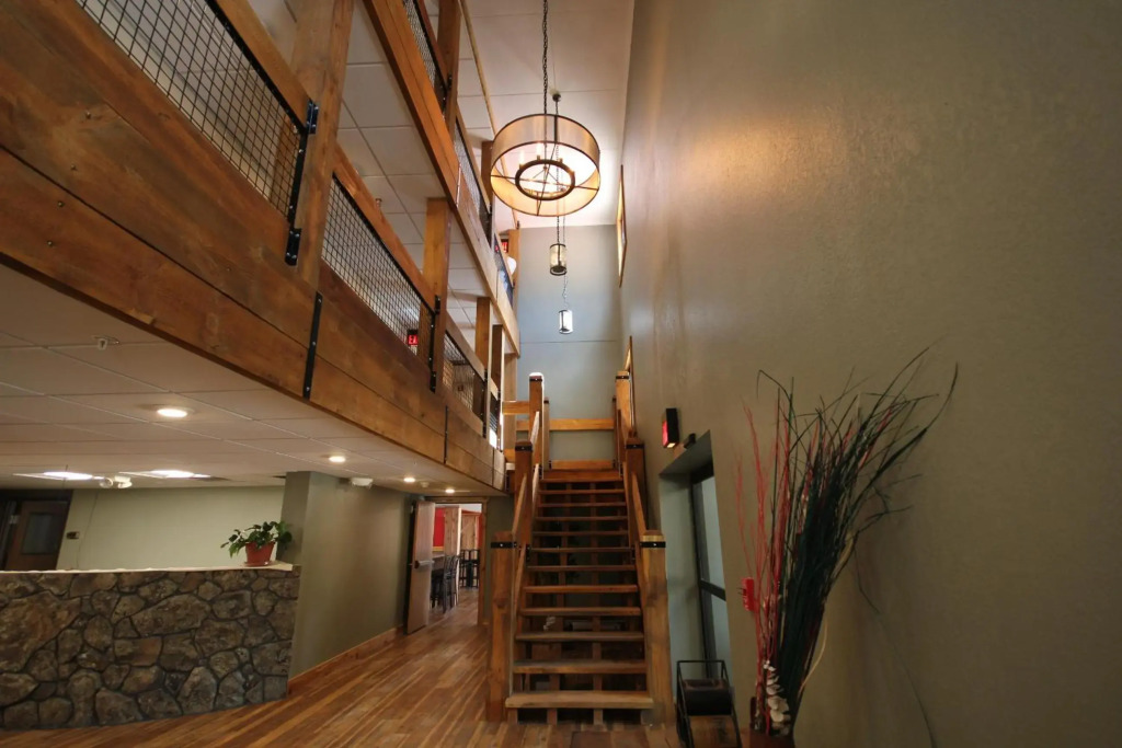 Blackstone Lodge and Suites