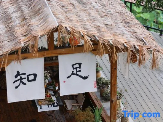 Yewang Su Lake View Light Luxury Hostel