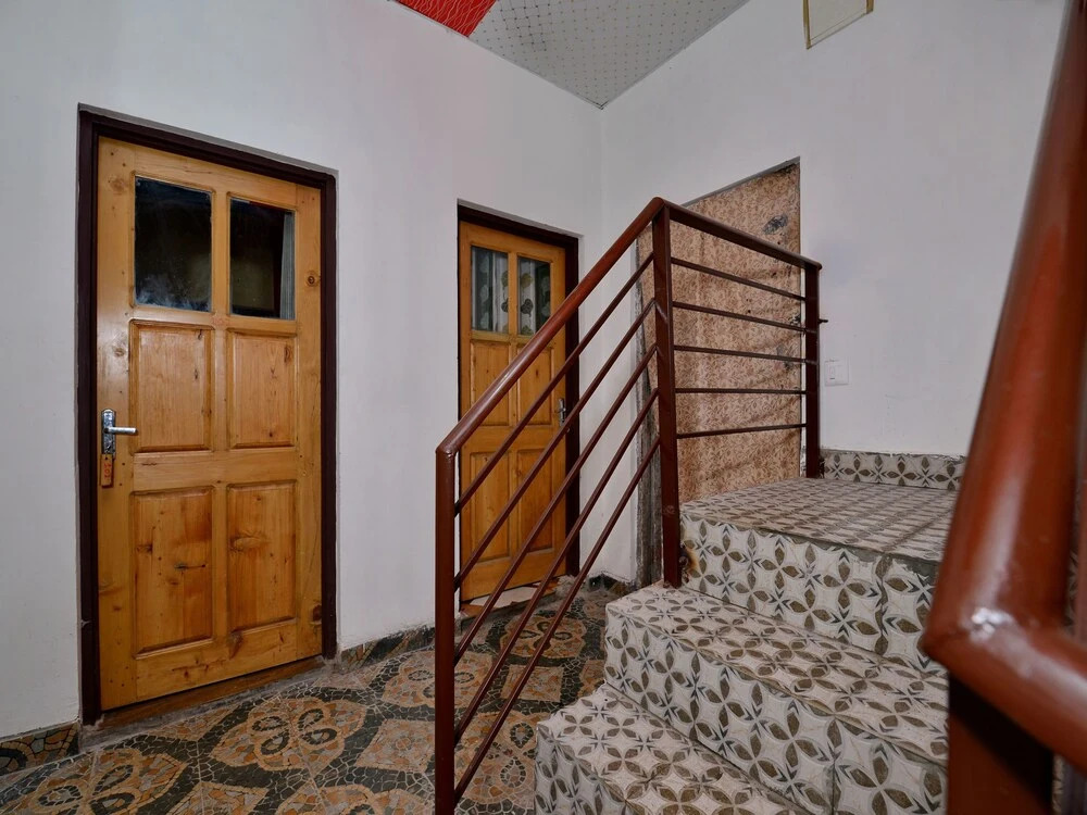 OYO 16927 Home Studio Mussoorie Hikes View