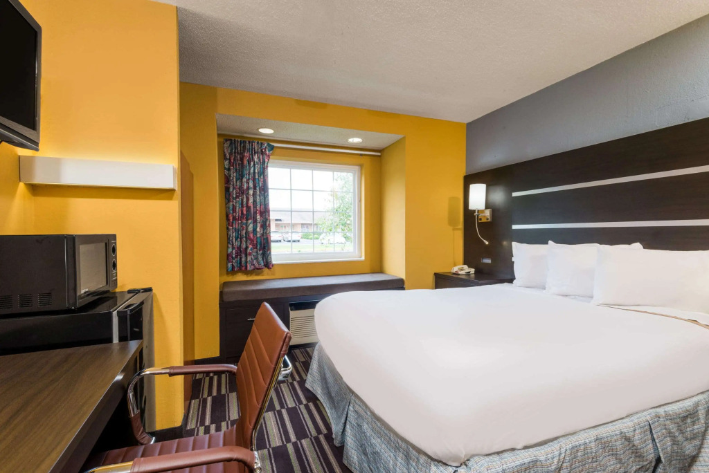 Microtel Inn & Suites by Wyndham Riverside