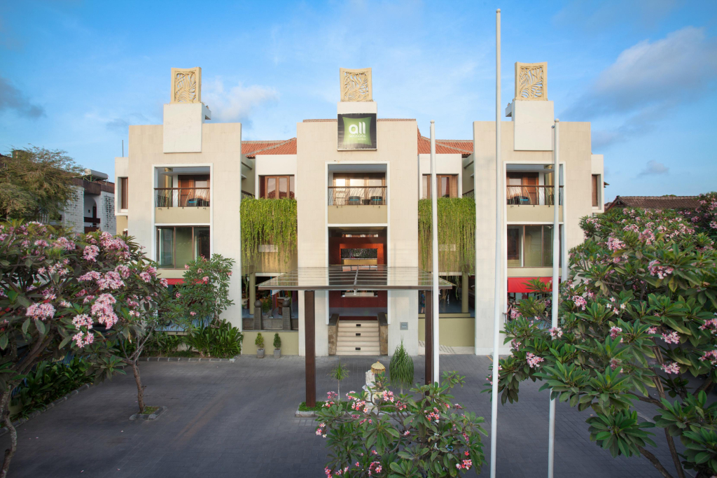 Отель ibis Styles Bali Legian