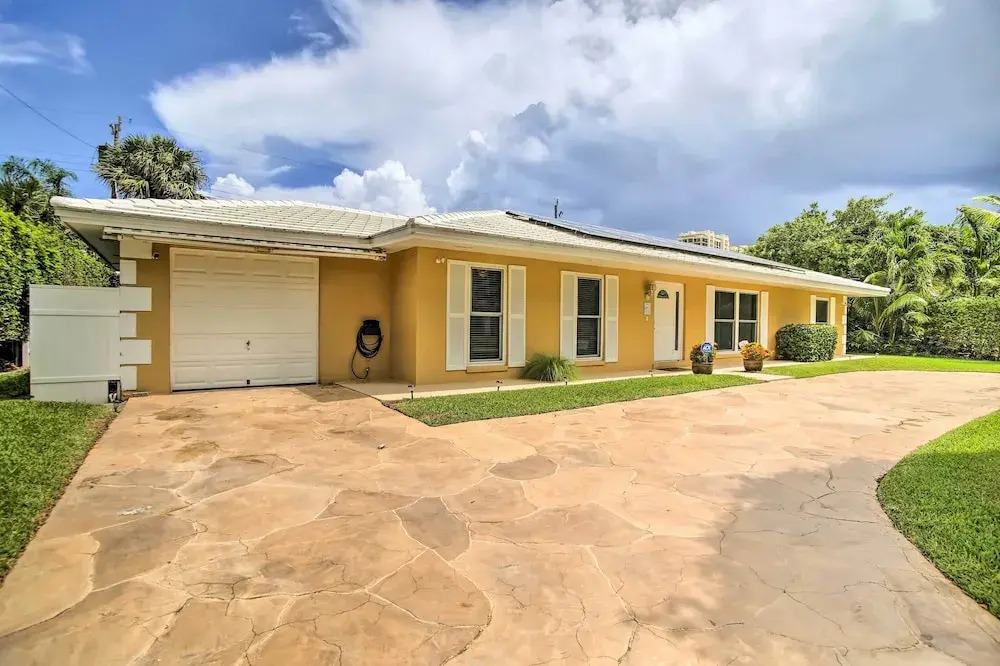 Riviera Beach Vacation Home w/ Pool: Walk to Beach