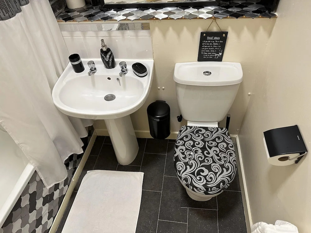 Central Glasgow Apt - Sleeps 2 & Freeparking