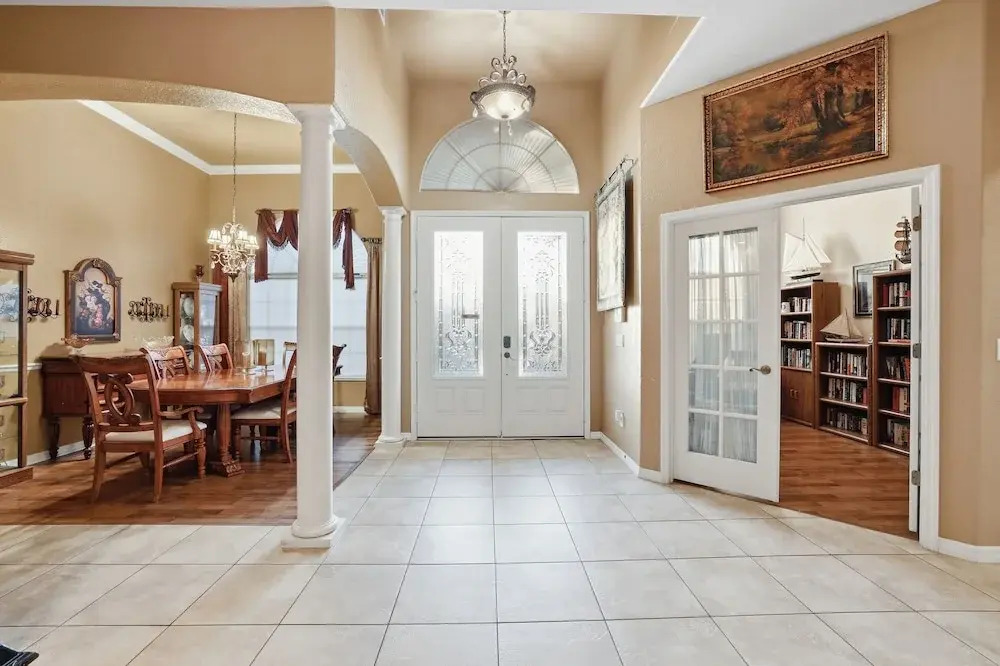 Charming 3br Oasis Comfort, Pool & Sunshine 3 Bedroom Home
