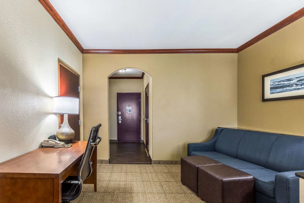 Comfort Suites Galveston Cruise Port Area - Beachside